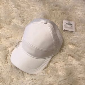 Lululemon dash and splash cap in white
